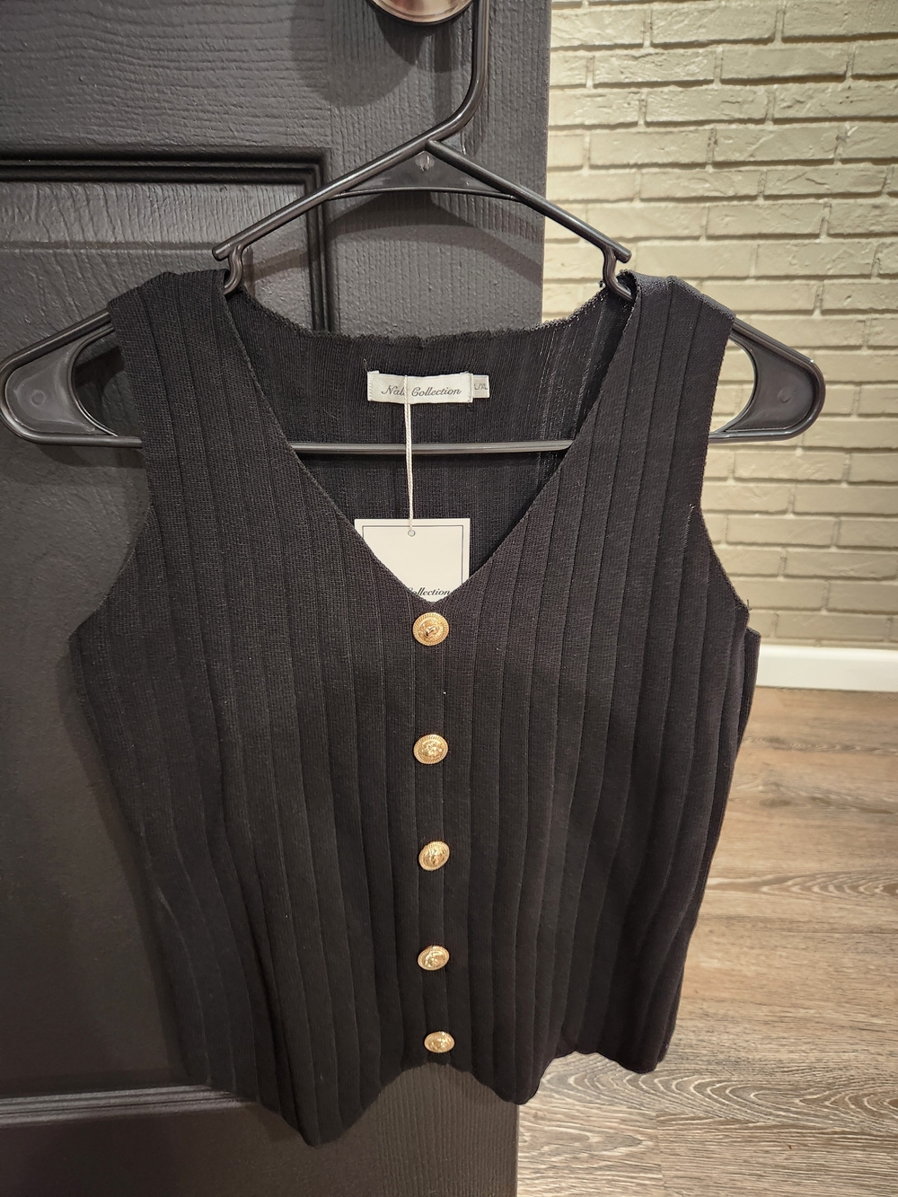 NWT Nali Collection Black Ribbed V-Neck Button Front Tank